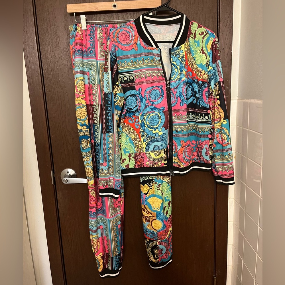 Printed bomber jacket and pants set